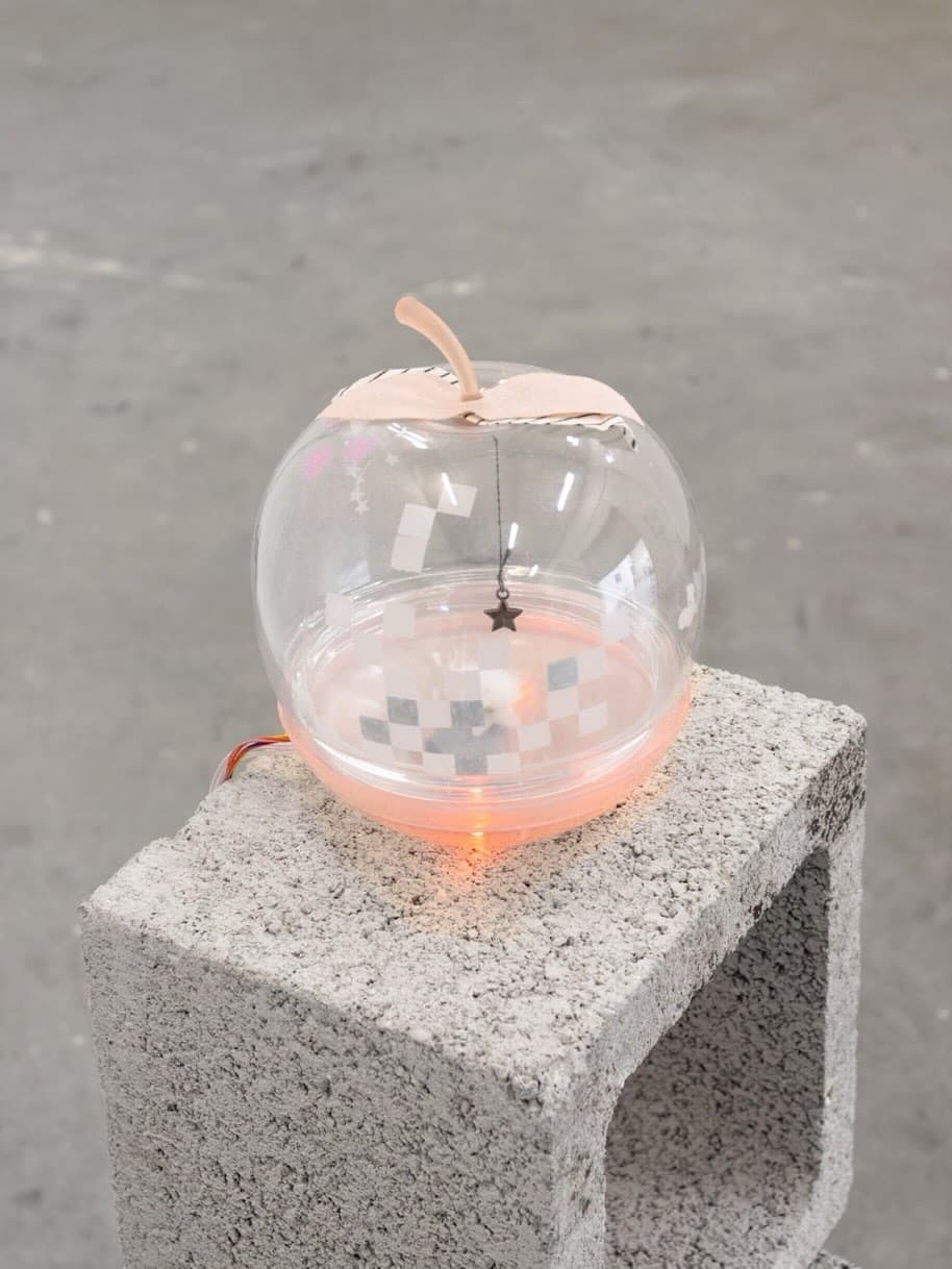 CHEWING GUM IN THE MOTHERBOARD installation view 6