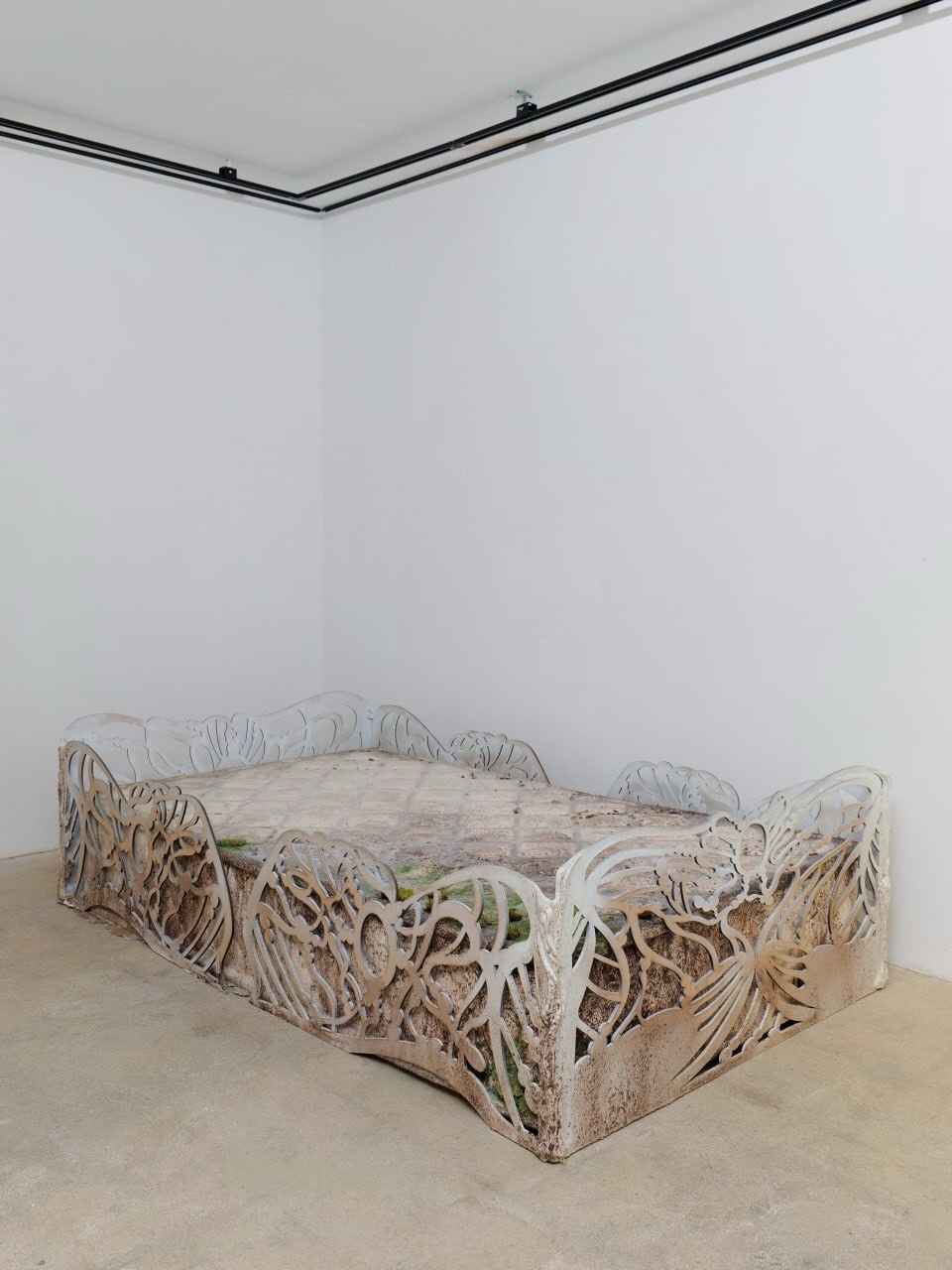 MIMICKING ETERNITY installation view 2